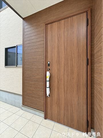 ≪外玄関≫おしゃれな外玄関が、住まいに上品で洗練された印象をプラス。毎日の暮らしを気持ちよくスタートできます。