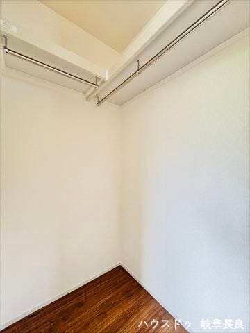 ≪5帖北東側洋室≫収納力に優れたウォークインクローゼットは、ご家族の衣類や荷物をまとめて収納できる便利な空間です。