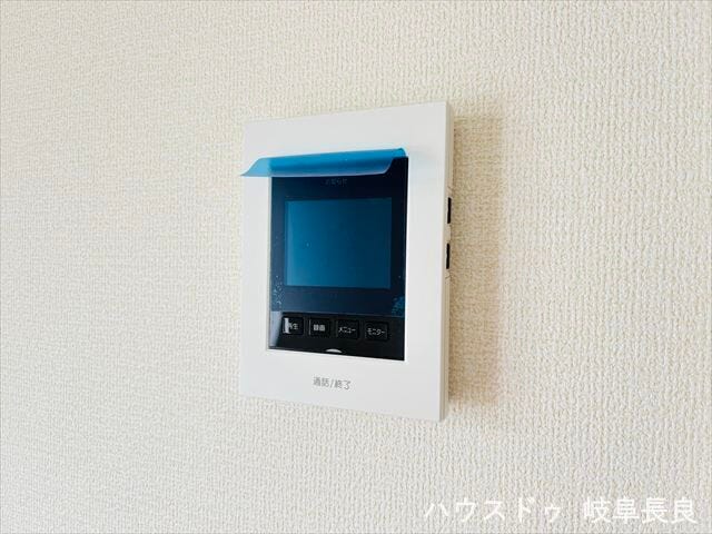 ≪モニター付きインターホン≫映像で来訪者を確認できるモニター付きインターホンを採用。安心・快適な暮らしをサポートします。