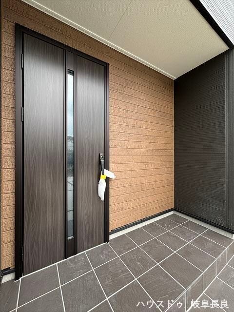 ≪外玄関≫上質なデザインの外玄関が、住まいに高級感と温もりをプラス。毎日の暮らしを豊かに彩ります。