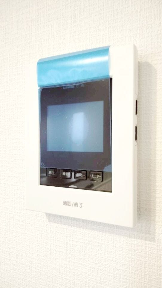 訪問者の顔が見える、防犯性の高いTVモニタ付きインターホンです