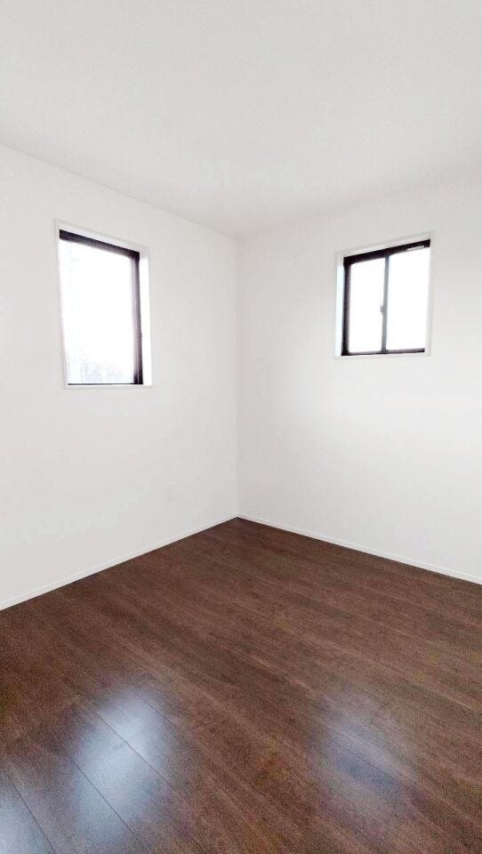 シンプルなデザインで落ち着きのある洋室です