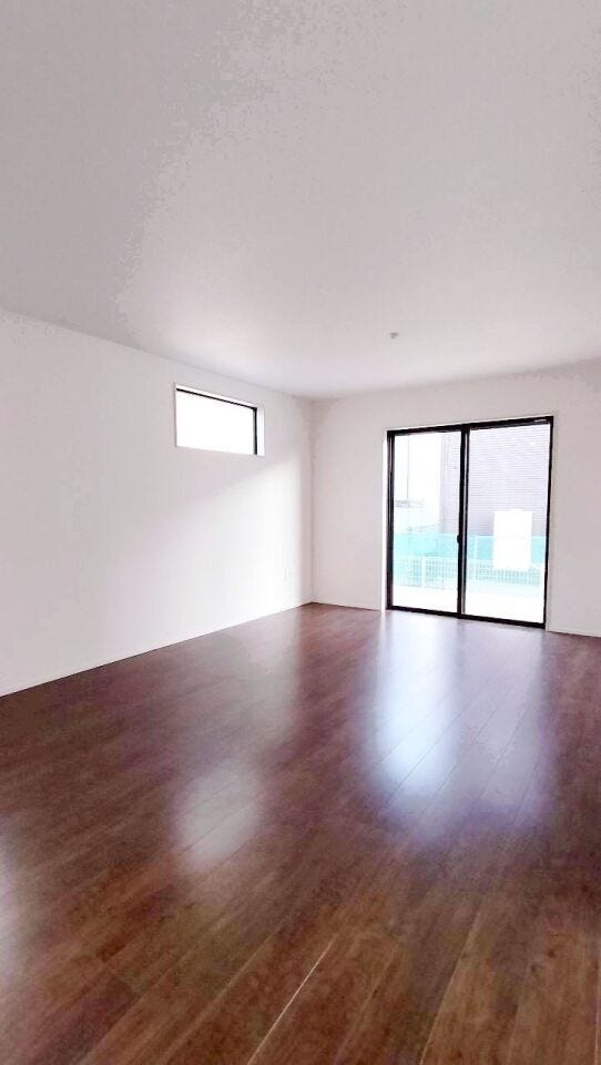 広々としたリビングで開放感があり、家族みんなで快適に過ごせます