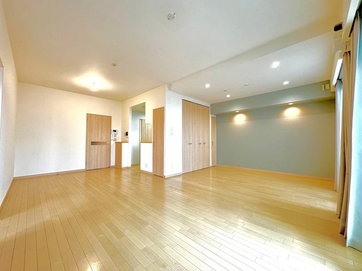 ・LDK約22.0帖:ご家族みんなで過ごすリビングはどなたにとっても一番居心地のいい場所であって欲しいですね。開放感のある広々リビングに光と風を呼び込みます♪