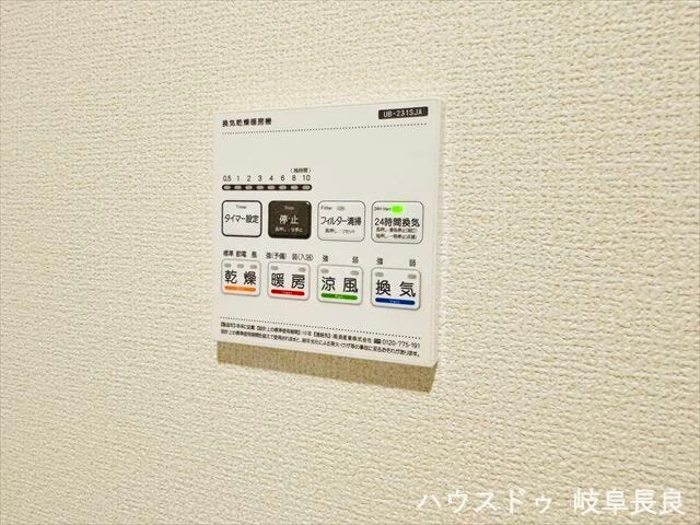 ≪浴室暖房乾燥機≫毎日の入浴を快適にし、天候を気にせず洗濯物も乾かせる浴室暖房乾燥機付きの住まいです。