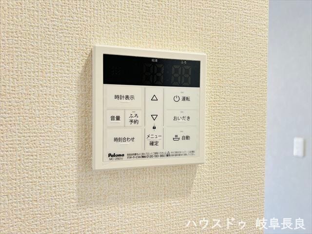 ≪給湯パネル≫給湯パネル付きで、お湯張りや温度管理もワンタッチ操作。使い勝手に優れた住まいとなっています。