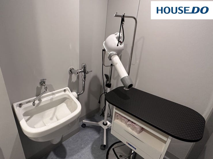 1階 専用の足洗い場、ドライヤーを完備しているグルーミング室あり♪(一部有償)