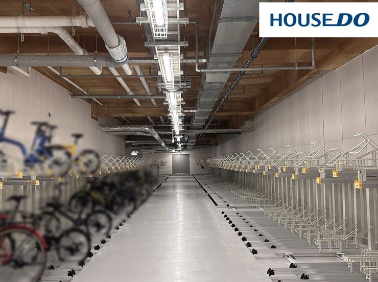 駐輪場(月額300円~3500円)647台。屋内なので悪天候でも安心♪セキュリティ内なのでいたずらなどの不要なトラブルに巻き込まれづらい☆駐輪場用エレベーターあり☆空き要確認。