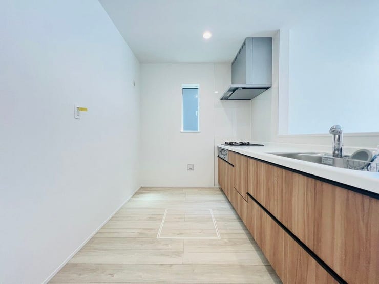 機能性が高いシステムキッチン
床下収納付きです