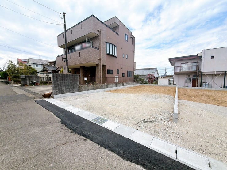 南向きの土地は陽当りが良いため暖かく、さらに室内が明るく感じます!