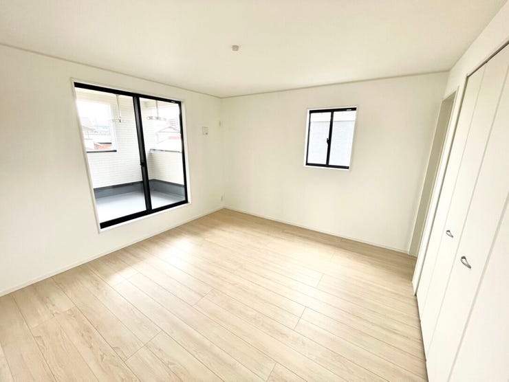 こちらのお部屋は、独立した大型のクローゼット部屋があります