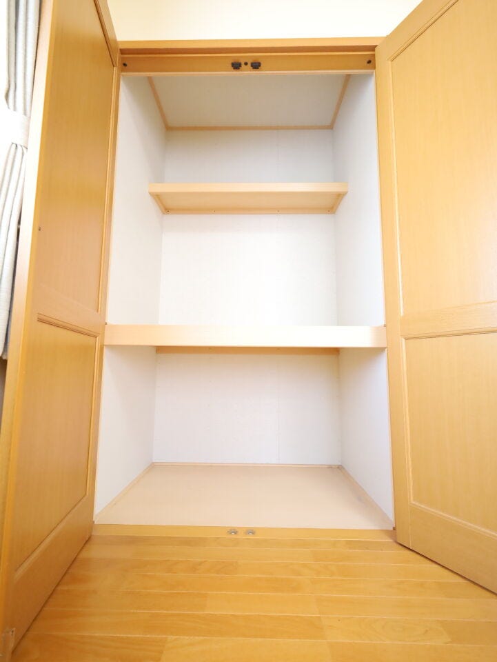 枕棚付きでパッと一目で分かるきちんと整理されたクローゼットが叶います◎