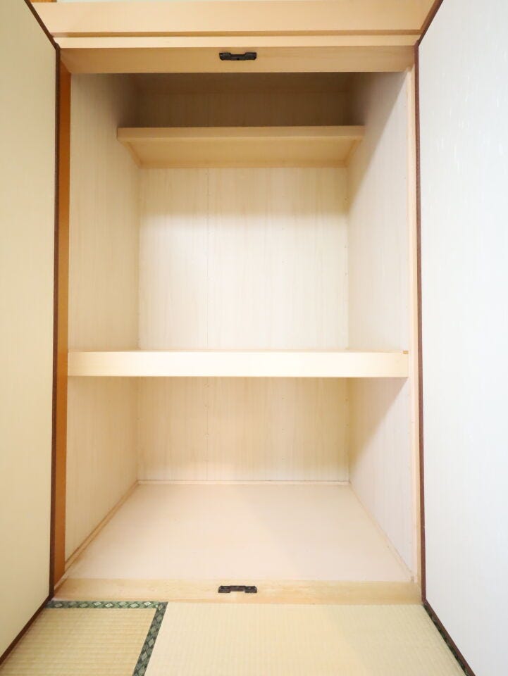 押入はご来客用のお布団の収納にも重宝します。