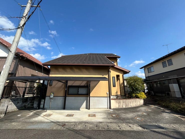 閑静な住宅街で落ち着いた雰囲気の立地ですが、幼稚園・小学校も近く子育てしやすい環境です!