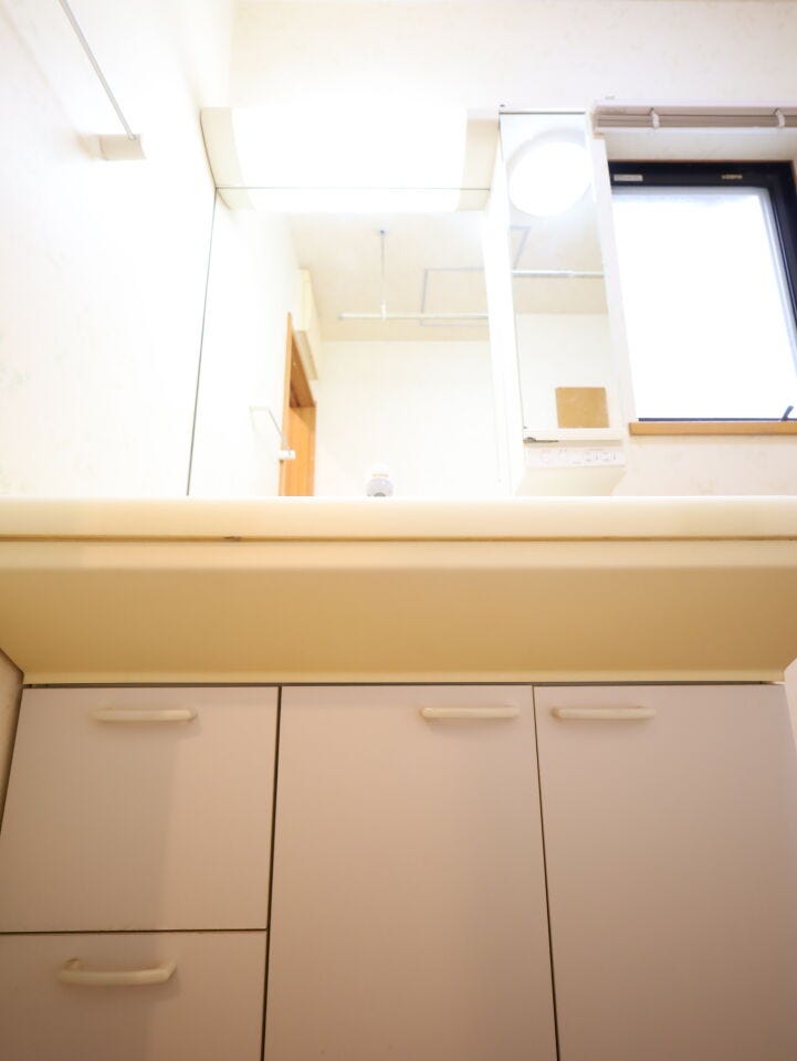 キッチンのすぐ横に洗面所や浴室があり、水廻りを集約!家事導線も短く家事もスムーズに!