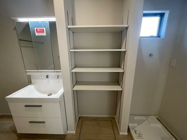 ちょっとした収納は、掃除道具の片付けにも最適です!