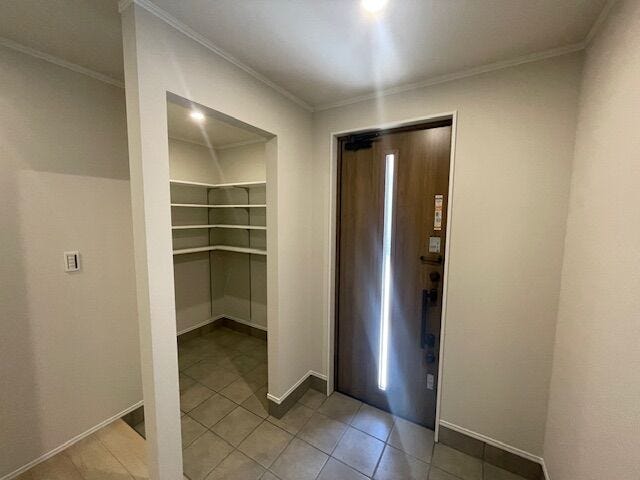 玄関には大容量の収納スペースが確保されており、履物などがすっきりと片付きます!