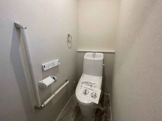 手すり付きですので、お子様やご年配の方も使い易い作りになっています!