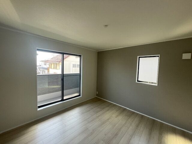 バルコニーに面した明るい洋室でゆっくりと過ごす至福の時間♪