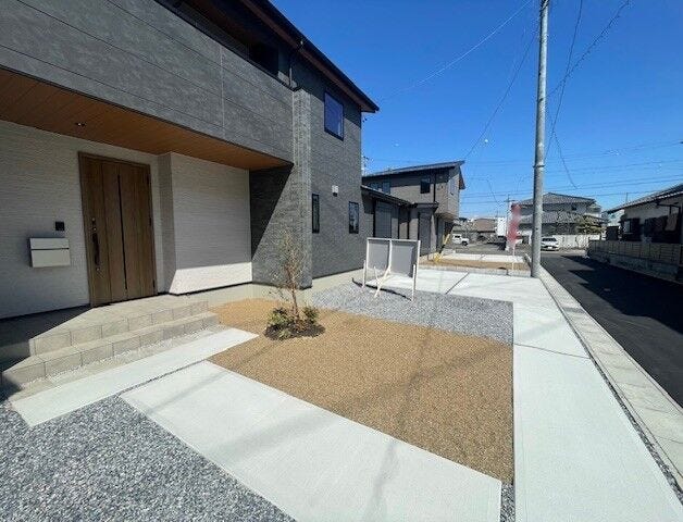 駐車場は最大3台駐車可能です♪