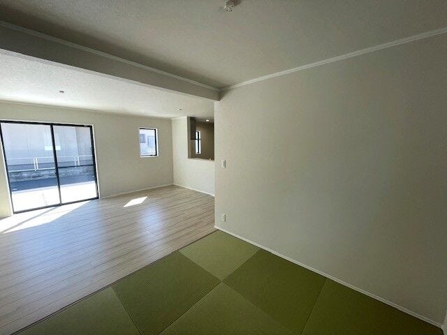 リビング横のちょっとした畳コーナーはお子様のお昼寝にも最適です!