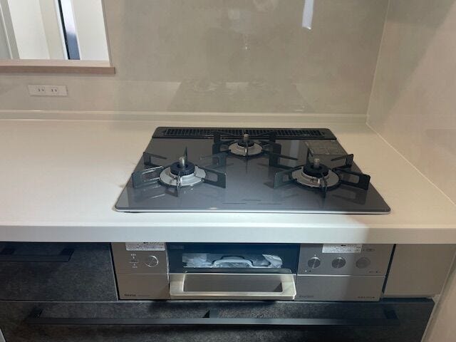 三口コンロ付きのキッチンは、お料理の効率がぐっと上がって嬉しいですね♪