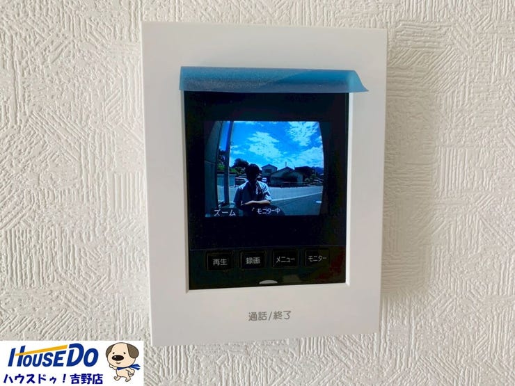 【モニター付きインターホン】訪問者の顔が見えて安心のモニター付きインターホン。お留守番も安心です。
