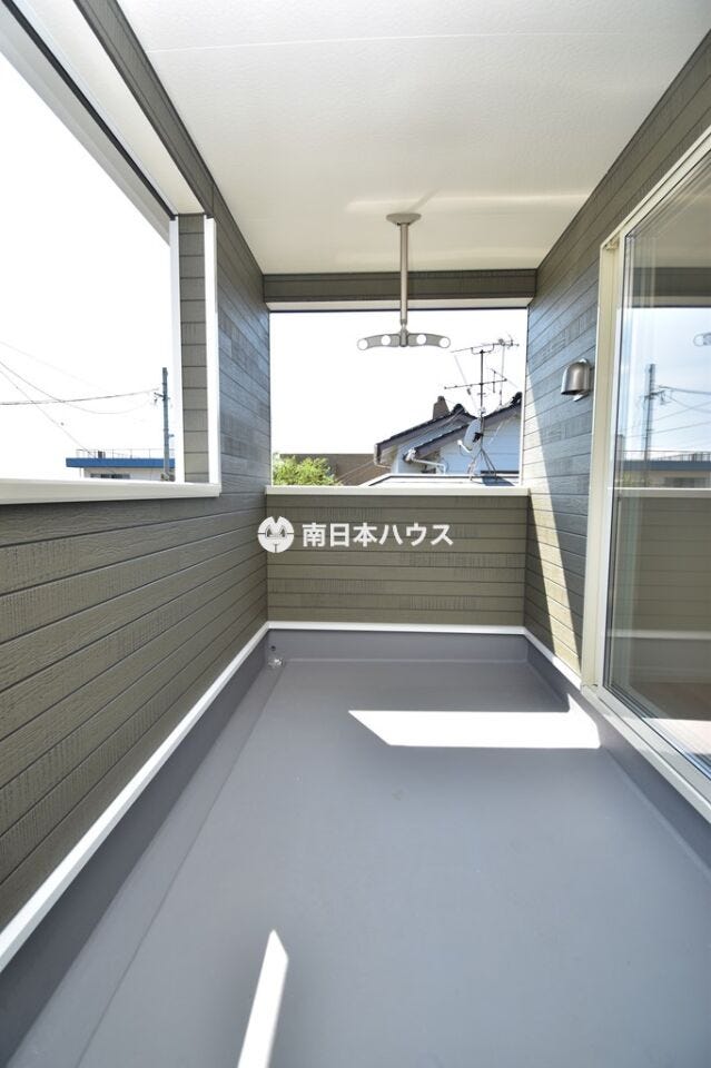 【バルコニー同型】インナーバルコニーです!
急な雨でも洗濯物が濡れにくいです♪
