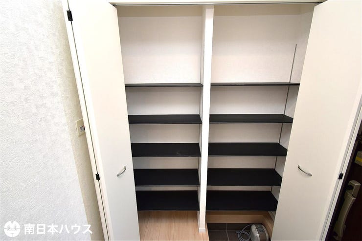 吉野町 新築戸建 吉野町／８区画 【玄関収納】