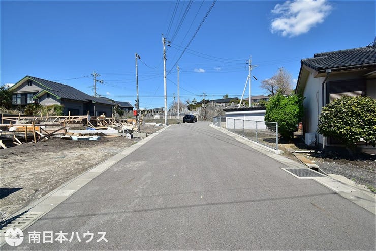 【前面道路】東向きの前面道路幅は約6mです!8区画の分譲地内の道路で交通量が少なく静かな住環境です♪