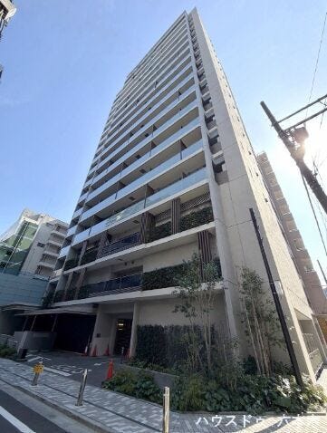 【外観】
縦に伸びる美しいフォルムが際立つ洗練されたタワーレジデンスです