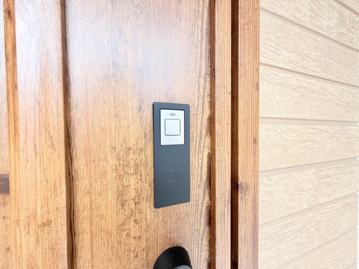 ◎スマートキー:D号棟(7/6撮影)
玄関ドアはスマートコントロールキー搭載です。手荷物が多いときは、簡単に開けられるので便利です!