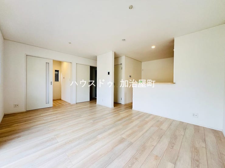 オプションでフロアコーティング、珪藻壁施工、エアコン設置、カーテンレール取付等ご相談可能です♪