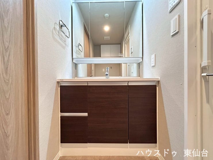 清潔感と機能性を兼ね備えた、使いやすい洗面空間