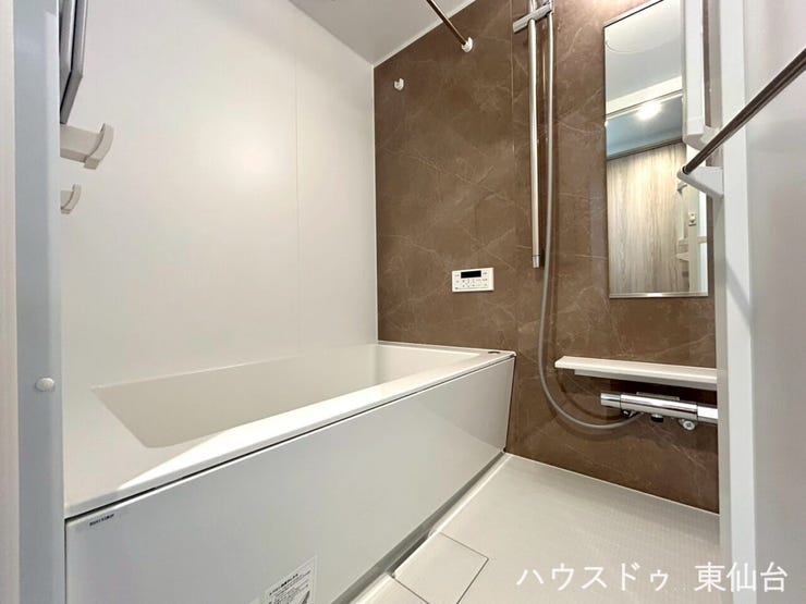 広々ゆったりとしたバスタブで一日の疲れも癒されます。