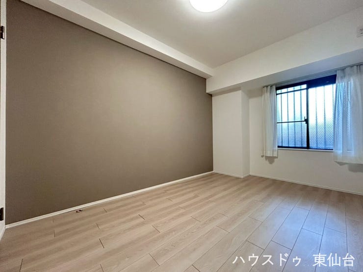 一日の疲れを癒す寝室は、落ちつきのある内装とゆとりある広さが魅力