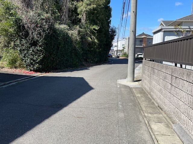 南側前面道路 約6.0mございます。