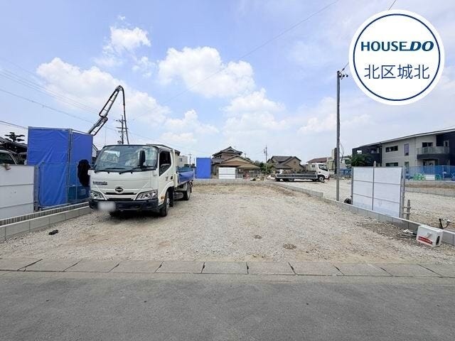 【外観】
●北区楠味鋺エリア●
◇味鋺小学校:徒歩約5分
◇北中学校:徒歩約7分
◇オアシスあじま保育園徒歩約7分
◇あだち内科:徒歩約9分
◇ザ・ビッグエクスプレス味鋺店:徒歩約11分
