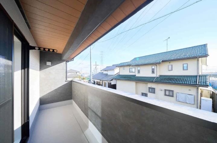 採光に優れた南向きバルコニーです。晴れた日には洗たく物がよく乾きます。