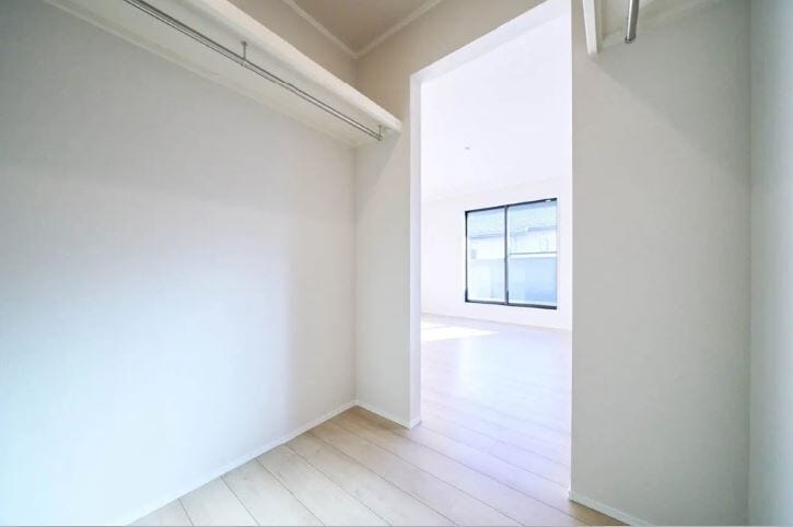 ウォーキングクローゼットつき!大容量の収納スペース。