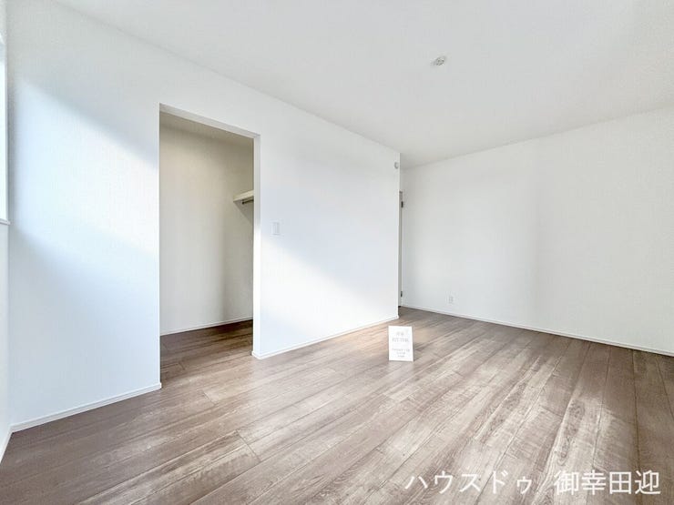 ■2階7.75帖洋室■心からリラックスできる静けさ、上質な眠りで、毎日をリセットします。明日への活力を養う空間です。