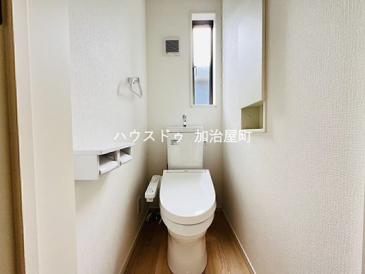 1,2階各1つずつあります。温水洗浄便座付き♪