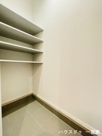 ●SIC●靴を履いたまま出入りできる、SICです。靴以外にもベビーカーや外遊び用のおもちゃなどもしまって置けます。