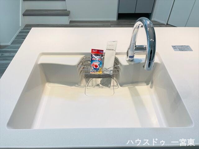 ●浄水器●ビルトイン型の浄水器は流量が多いので、お鍋に水を貯める際もストレスがありません。