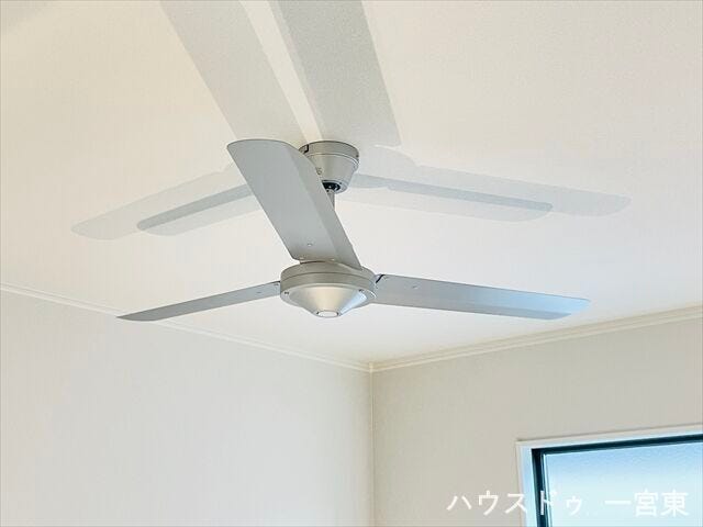 ●シーリングファン●冷暖房の効率を上げ、節電にもつながります。