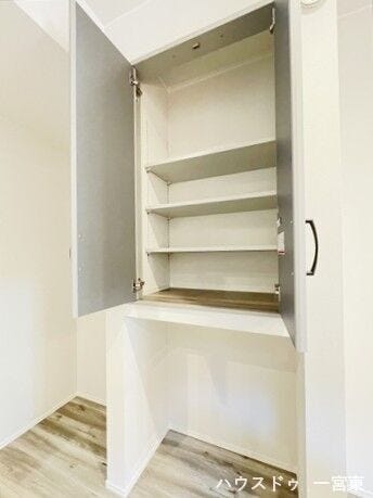 ●パントリー●下部はオープンタイプなので、ゴミ箱などを置くこともできます。