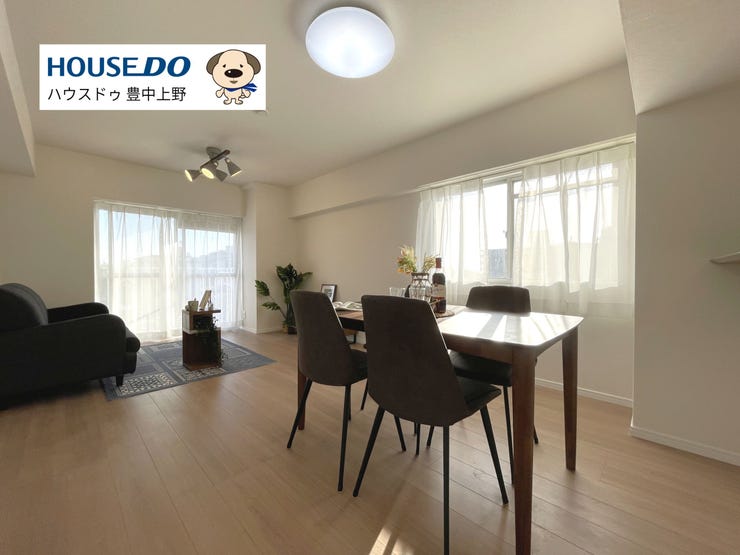 【外観】
【LDK】
約16.3帖のLDK♪ホームステージング実施物件のため、実際の暮らしをイメージしながらゆったりとご内覧いただけます♪