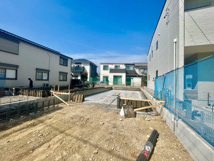 ◇外観写真◇
耐震等級3、設計住宅性能評価書・建設住宅性能評価書 取得物件です♪安全と品質を兼ね備えた住宅です♪18帖の縦長LDKとなっています。家族のコミュニケーションが取りやすいリビングです♪