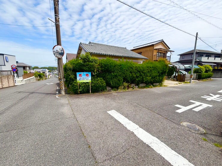 【外観】
近鉄湯の山線「桜」駅まで徒歩約18分!「桜台口」バス停まで徒歩約2分!