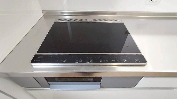 IHクッキングヒーターで安全に料理ができ、お手入れも簡単♪